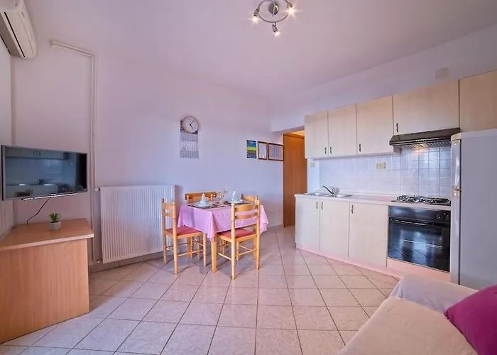 Apartman With Parking Space Supetarska Draga - Gonar, Rab - 22586 Rab Town